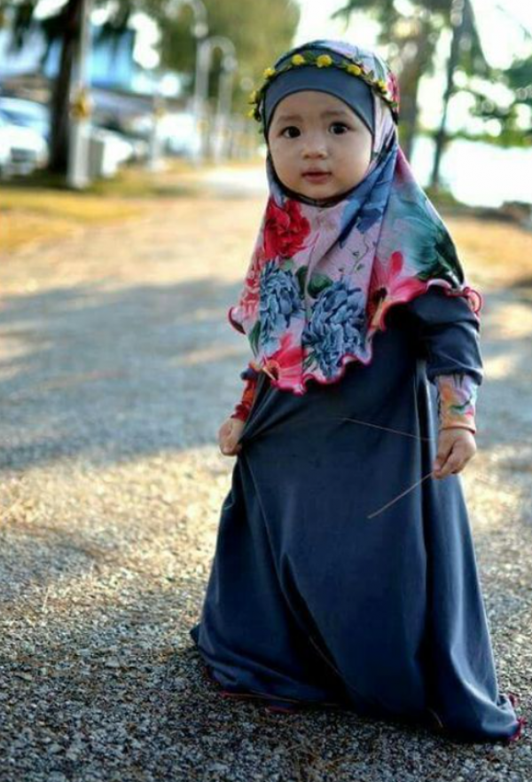 Hijab anak dengan motif bunga-bunga lucu